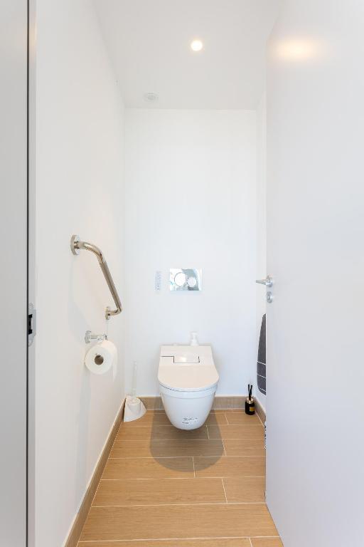 A bathroom at Ensuite Penthouse Panoramic Sea View with Jacuzzi