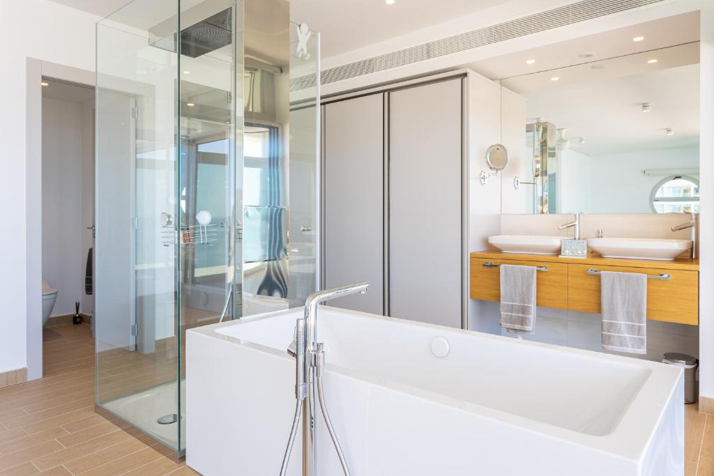Ensuite Penthouse Panoramic Sea View with Jacuzzi, Fuengirola ...
