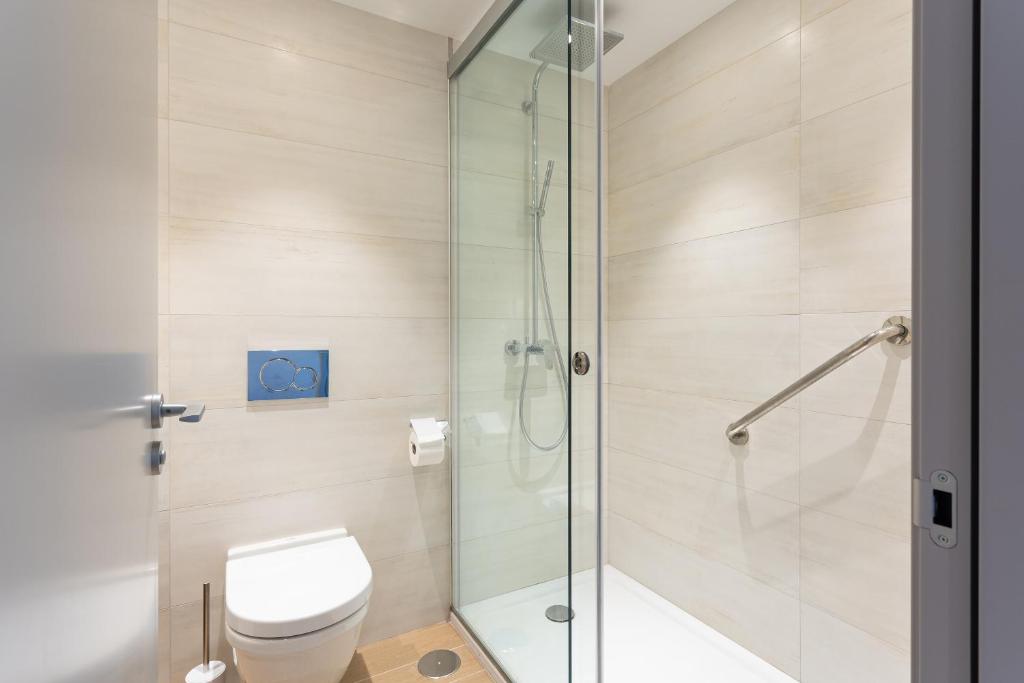 A bathroom at Ensuite Penthouse Panoramic Sea View with Jacuzzi