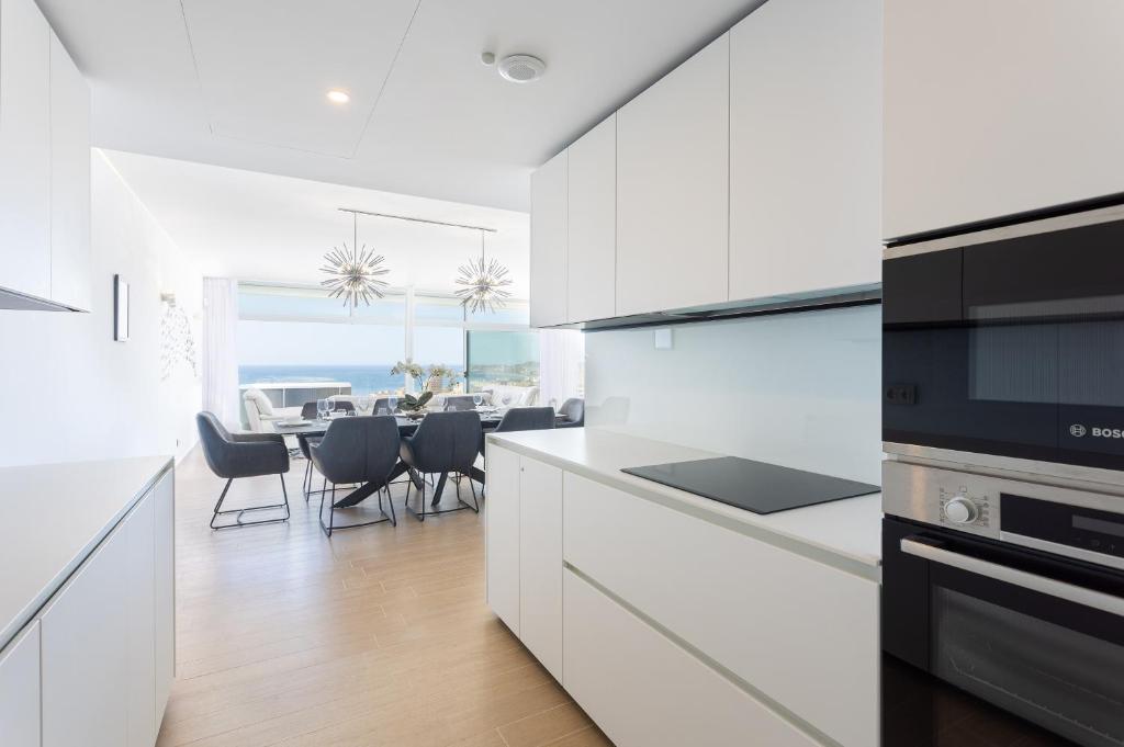 A kitchen or kitchenette at Ensuite Penthouse Panoramic Sea View with Jacuzzi