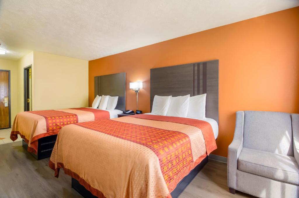Americas Best Value Inn & Suites Independence VA - Queen Room Met Twee Queensize Bedden