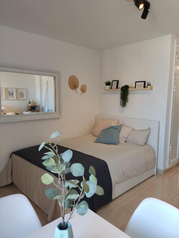 Postel nebo postele na pokoji v ubytování Estudio IRIS Vista al Mar- Costa del Sol