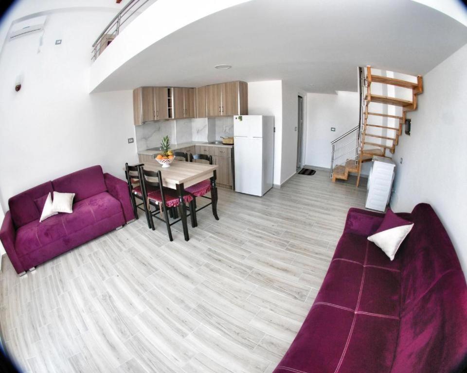 Bebi Hotel And Apartments - Image 4