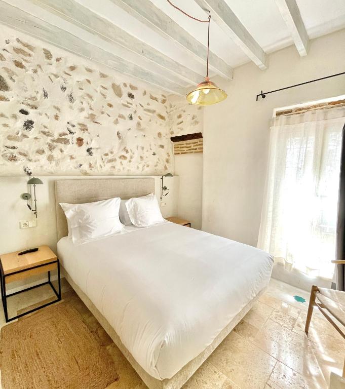 Postel nebo postele na pokoji v ubytování Blue Sardine Hostal Boutique Altea