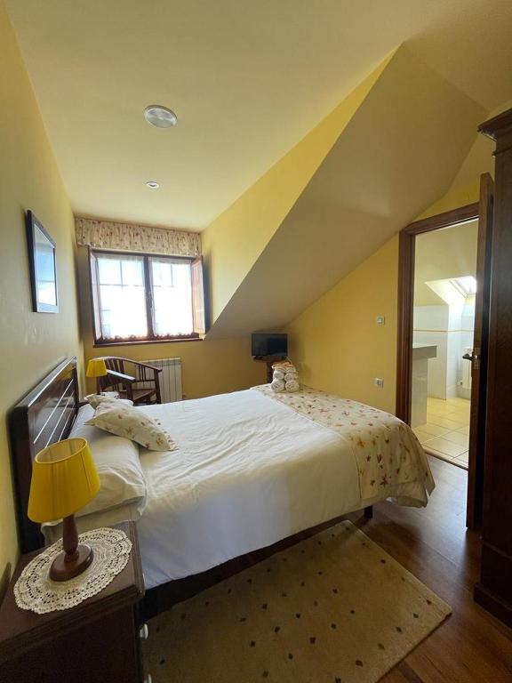 Cama o camas de una habitación en Hotel Rural As Laguas