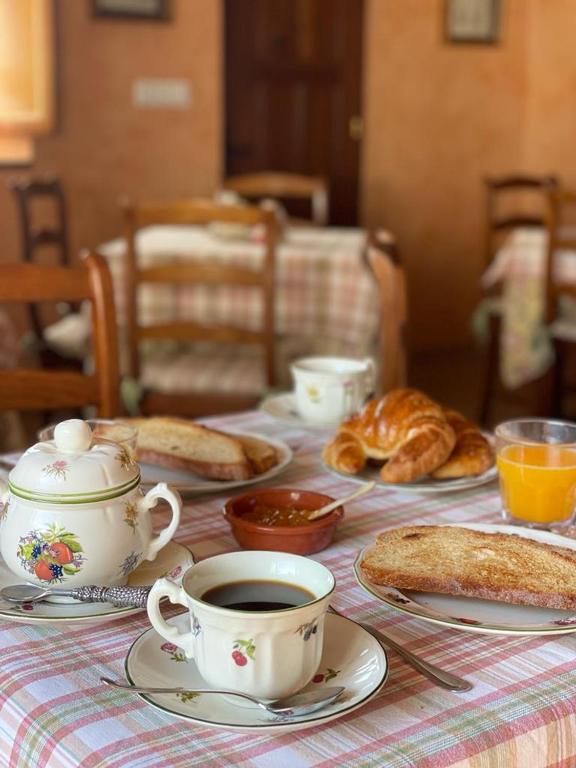 Comida en o cerca de este hotel
