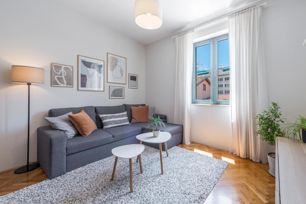Posedenie v ubytovaní 51 Street Apartment
