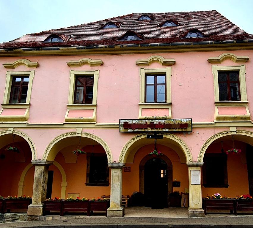 a pink building with windows and a roof at SUKIENNICE MIĘDZYLESIE in Międzylesie