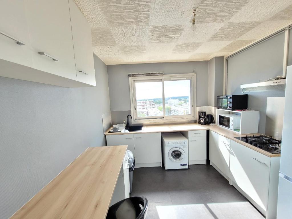 Kuchyňa alebo kuchynka v ubytovaní Appartement T5 avec 4 lits doubles