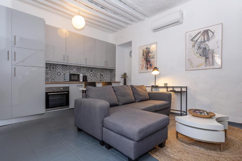 Enjoy Estepona at our Fully equipped 2BR Town House, Beach- 1MIN - 2ベッドルームの家