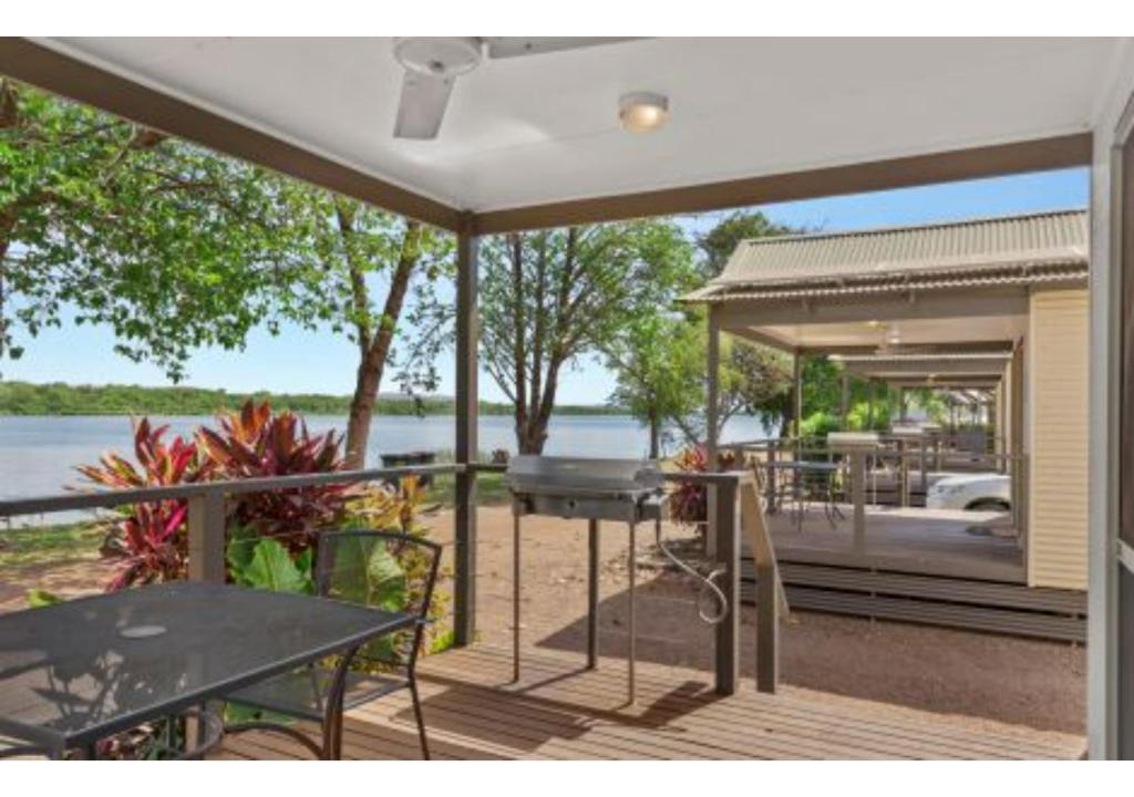 Discovery Parks - Lake Kununurra - Cabine Au Bord De L'eau De Luxe De 1 Chambre