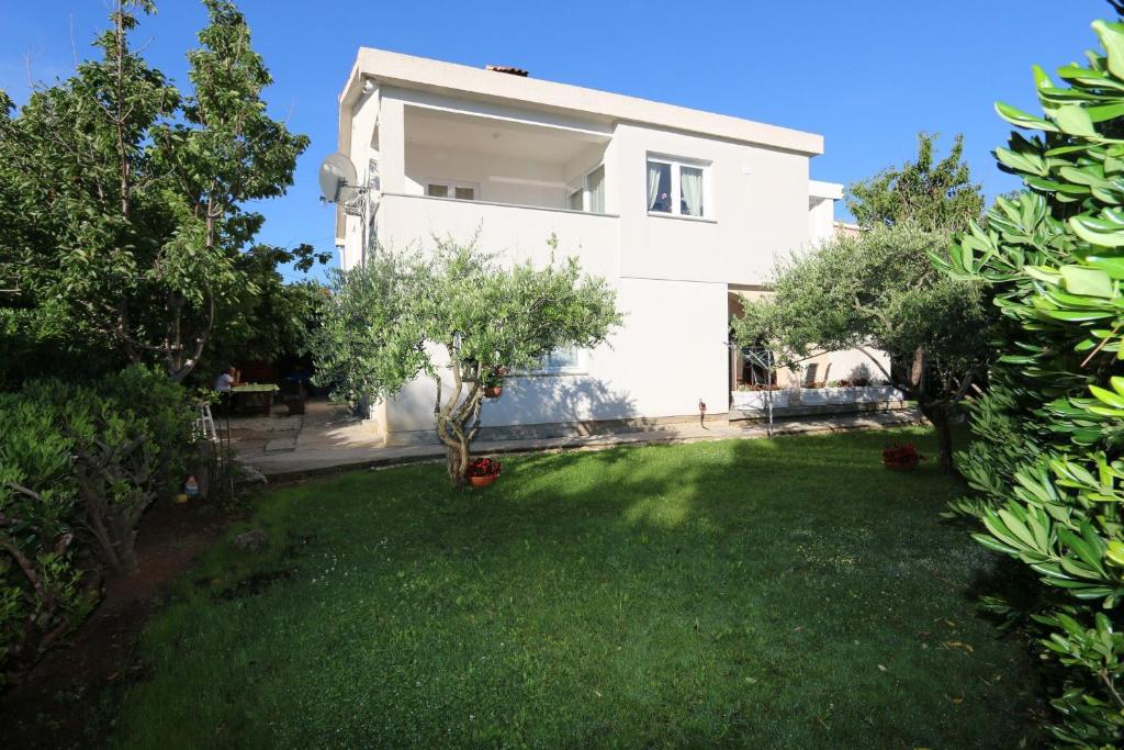 Apartments Brusic Ana