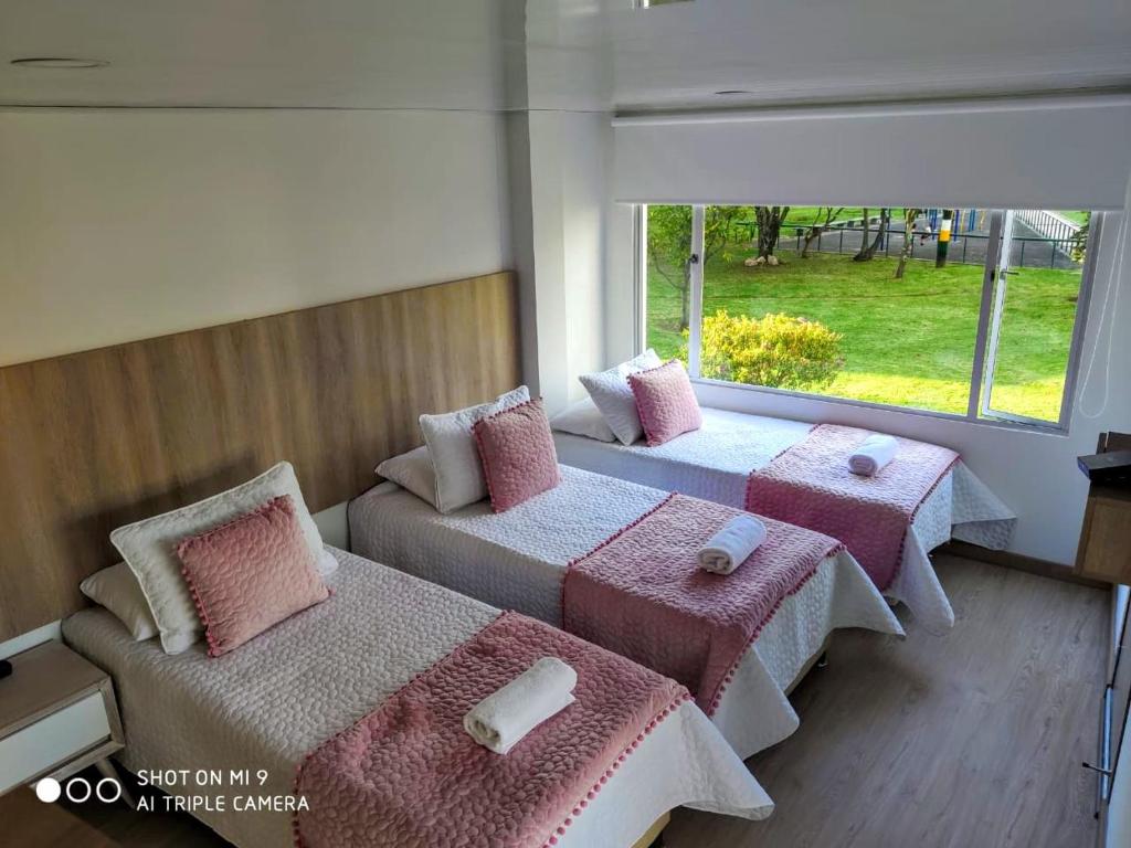 Postel nebo postele na pokoji v ubytování Hotel Federman Park Bogota