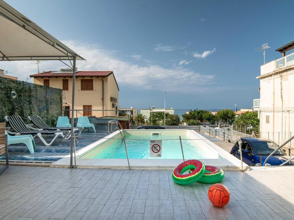 Bazén v ubytovaní Belvilla by OYO Blu Corallo Spiaggia alebo v jeho blízkosti