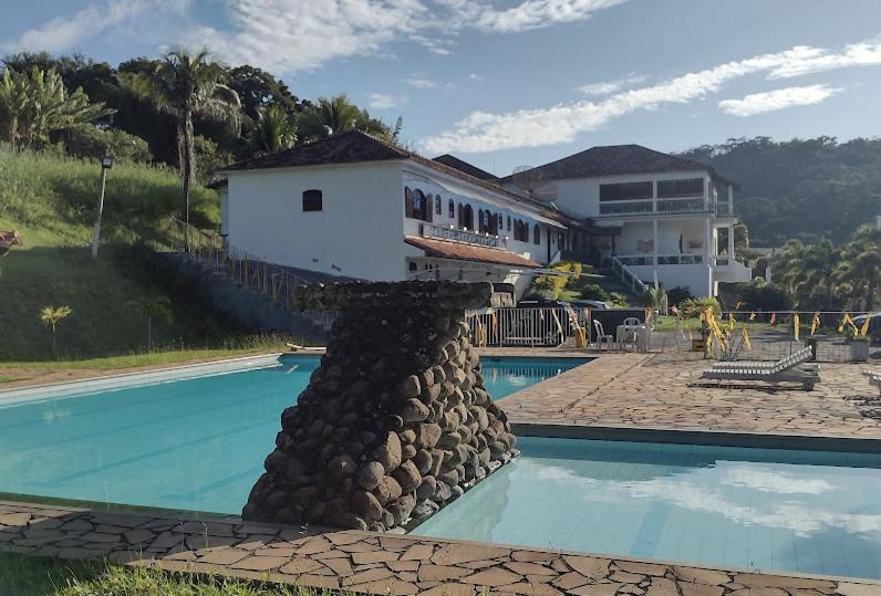 Majoituspaikassa HOTEL SACRA FAMILIA -15 Km da Terra dos Dinos tai sen lähellä sijaitseva uima-allas