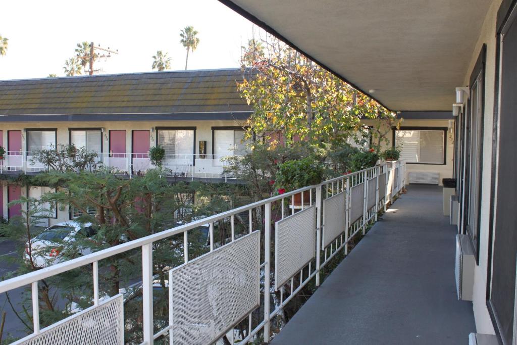 Alamo Inn and Suites - Convention Center photo