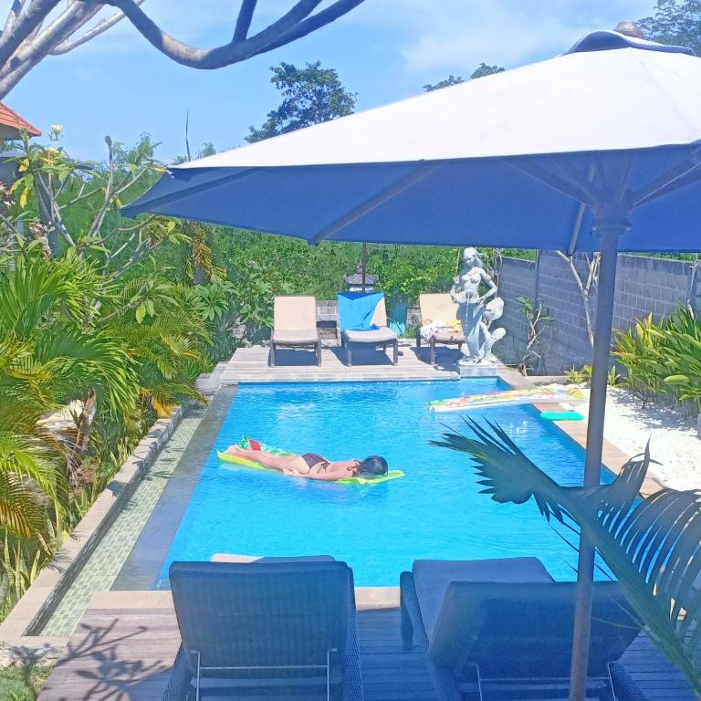 Bazén v ubytování Dream Beach Hostel Lembongan nebo v jeho okolí