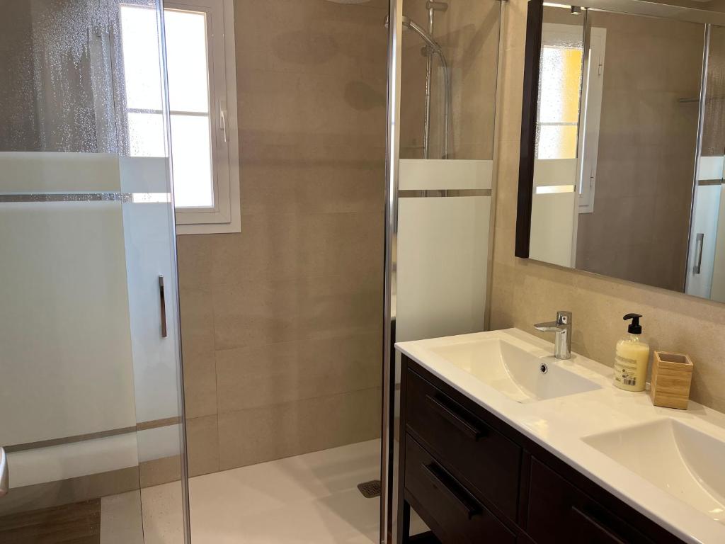 Zdjęcie z galerii obiektu Chalet con piscina en Novo Sancti Petri w mieście Chiclana de la Frontera