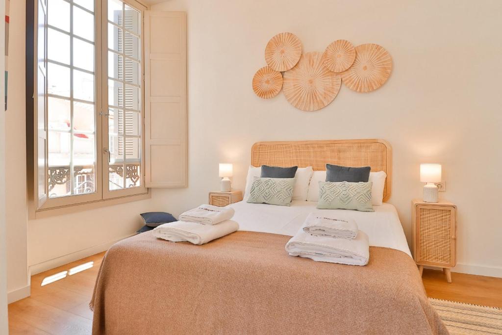 Posteľ alebo postele v izbe v ubytovaní C74 - Marvelous 3 Bedroom Apartment In Historical