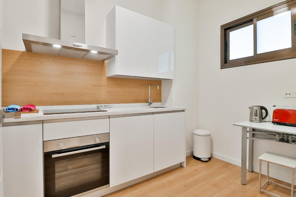 Kuchyňa alebo kuchynka v ubytovaní C74 - Marvelous 3 Bedroom Apartment In Historical