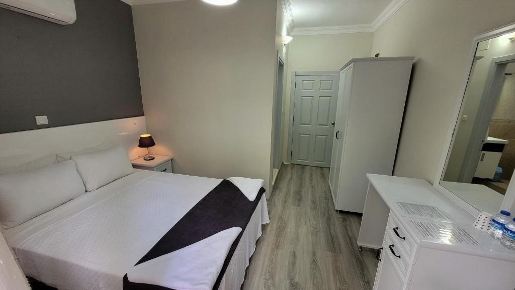 Кровать или кровати в номере Canada Hotel & Bungalows