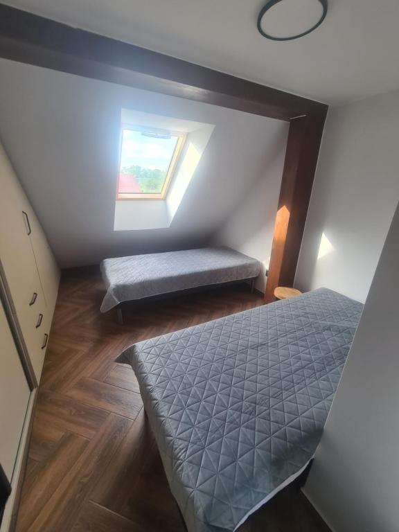 Łóżko lub łóżka w pokoju w obiekcie Apartament nad BRDĄ , agroturystyka.