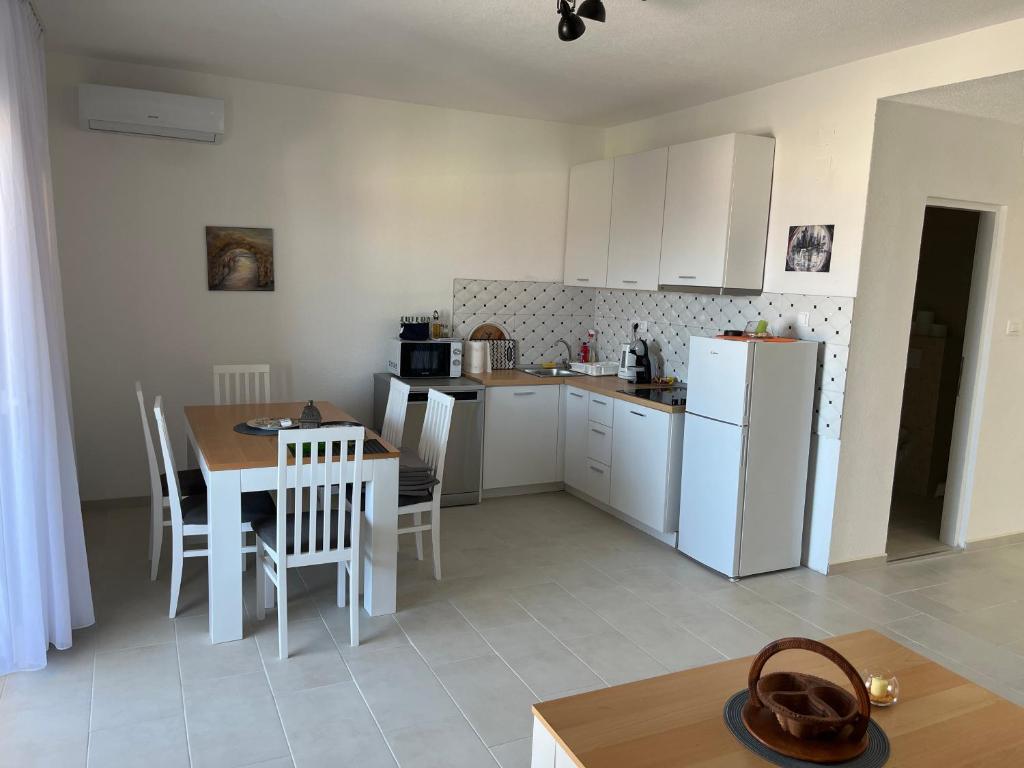 Kuchyň nebo kuchyňský kout v ubytování Outstanding large apartment for 6+2
