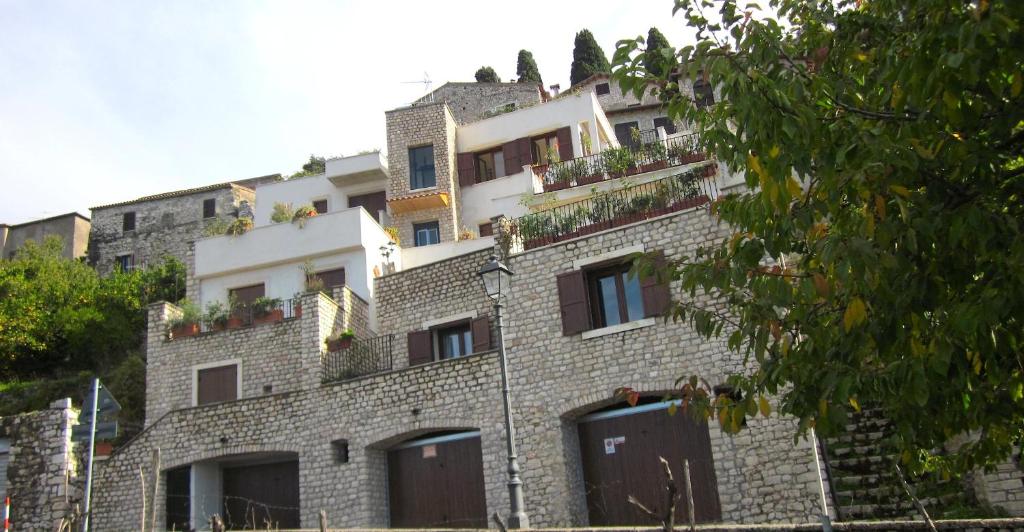 Budynek, w którym mieści się apartament