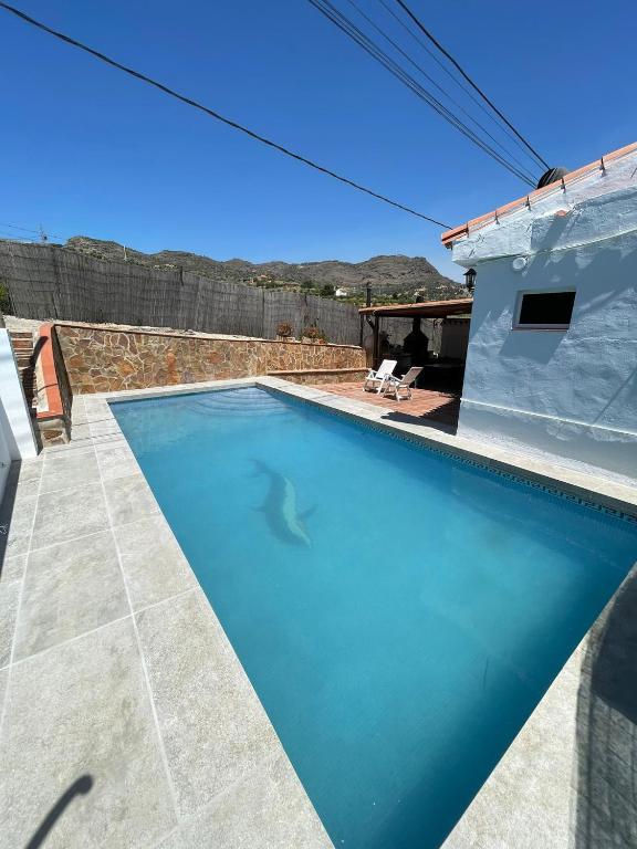 Bazén v ubytování Casa Rural Los Caballos Finca Canca Alora Caminito del Rey nebo v jeho okolí