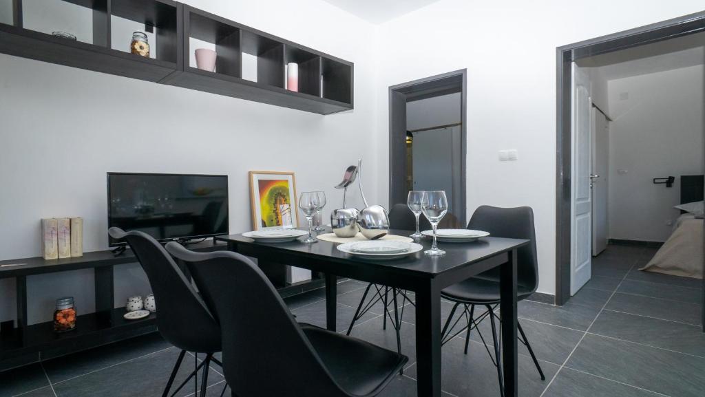 TV a/nebo společenská místnost v ubytování Apartman A2 s vlastitim bazenom