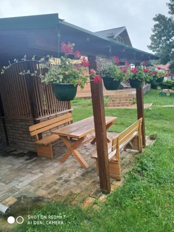 Vonkajšia záhrada v ubytovaní UDIČARSKI DOM UŠĆE