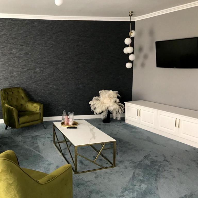 TV a/nebo společenská místnost v ubytování Hotel SunGarden Salin