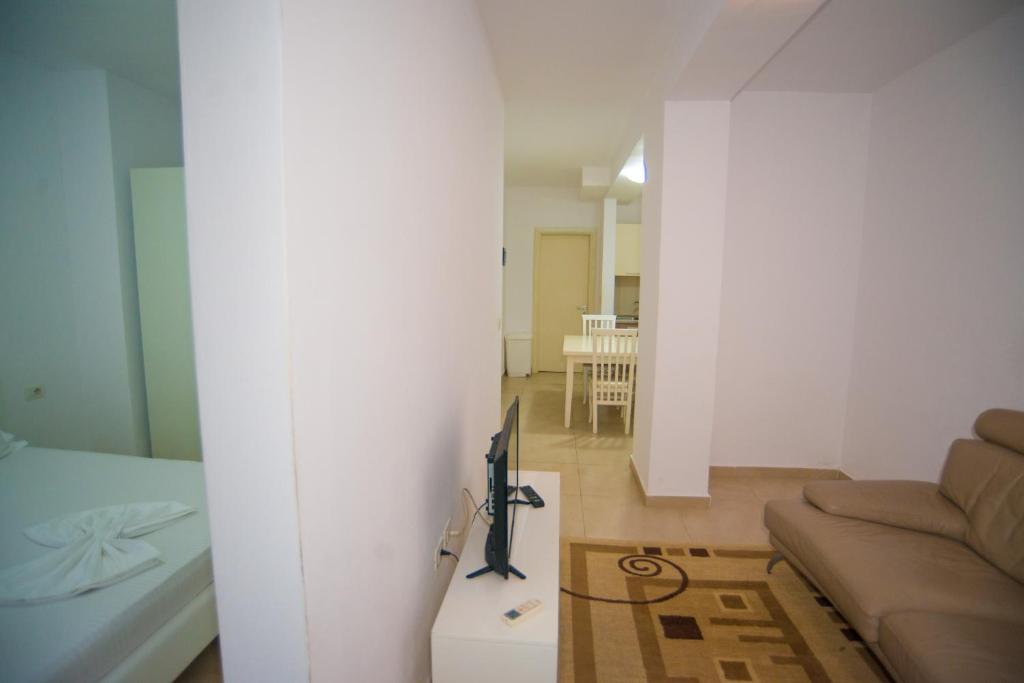 One Bedroom APT (Rezidenca Kodra e Diellit 1) - Imazhi 3