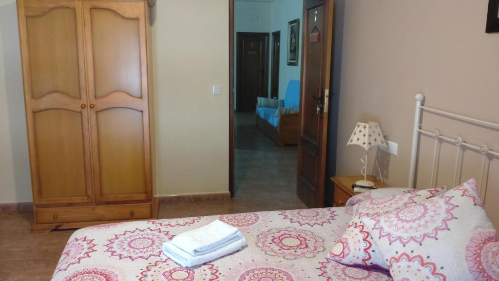 A bed or beds in a room at Hostal la Encina