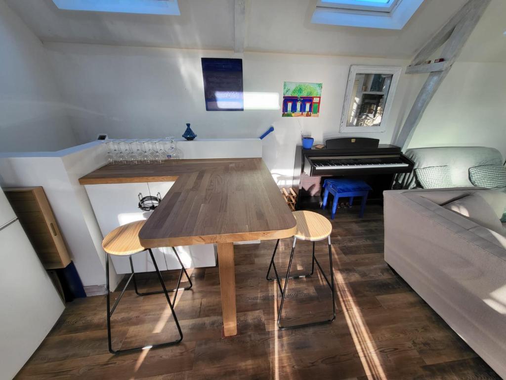 Televízia a/alebo spoločenská miestnosť v ubytovaní Casa Azul - Omaha Beach