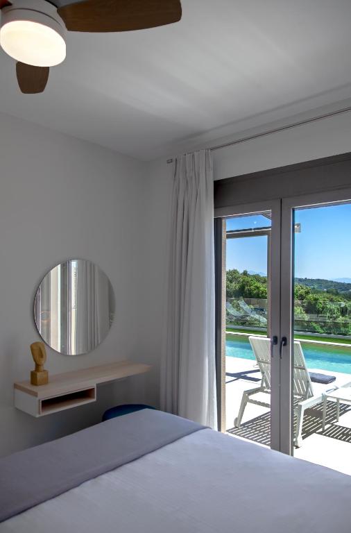 Posteľ alebo postele v izbe v ubytovaní LUMIERE VILLAS