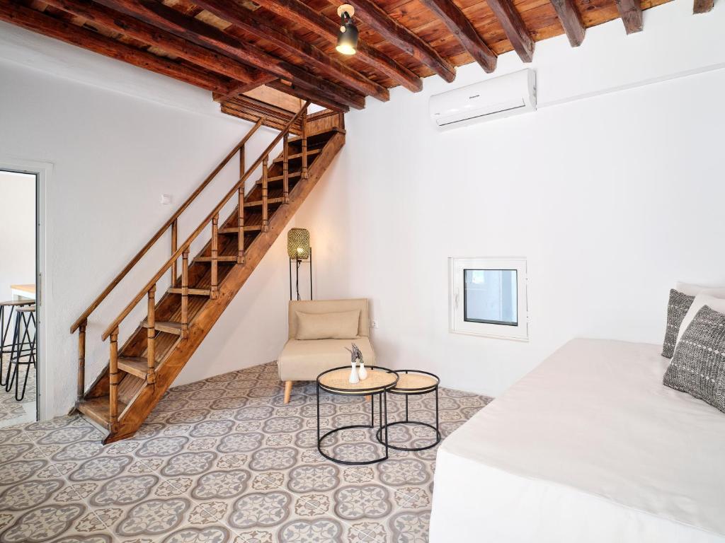 A bed or beds in a room at Psathi Beach House