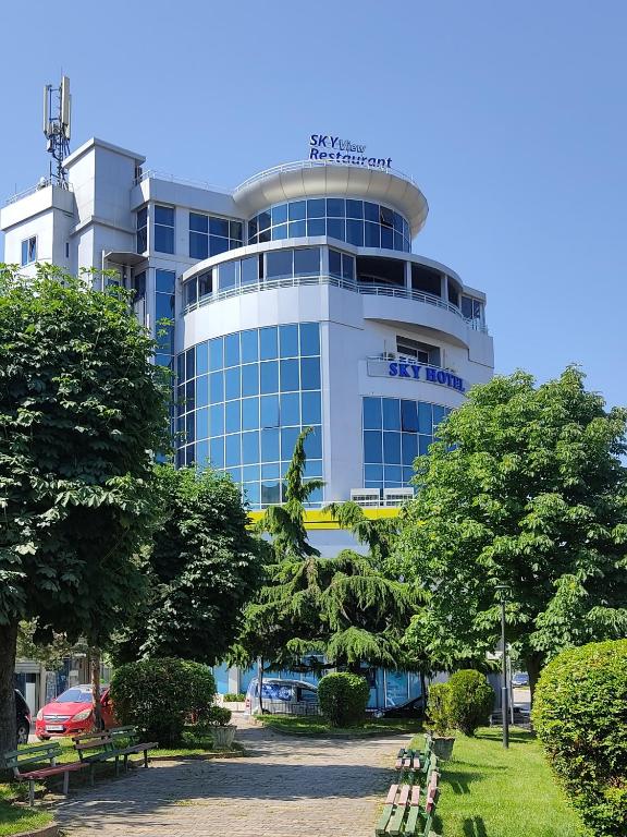 Sky View Hotel - Image 2
