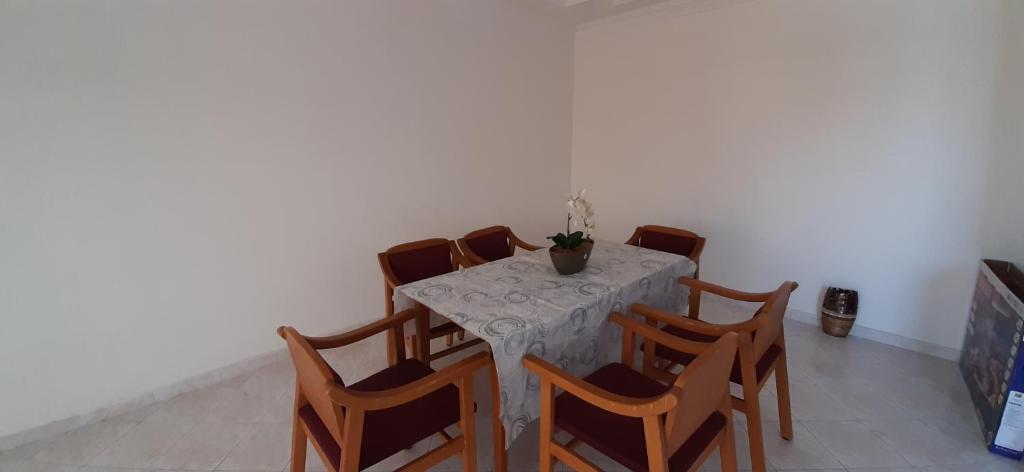 Appartement dans un immeuble familial près du corniche