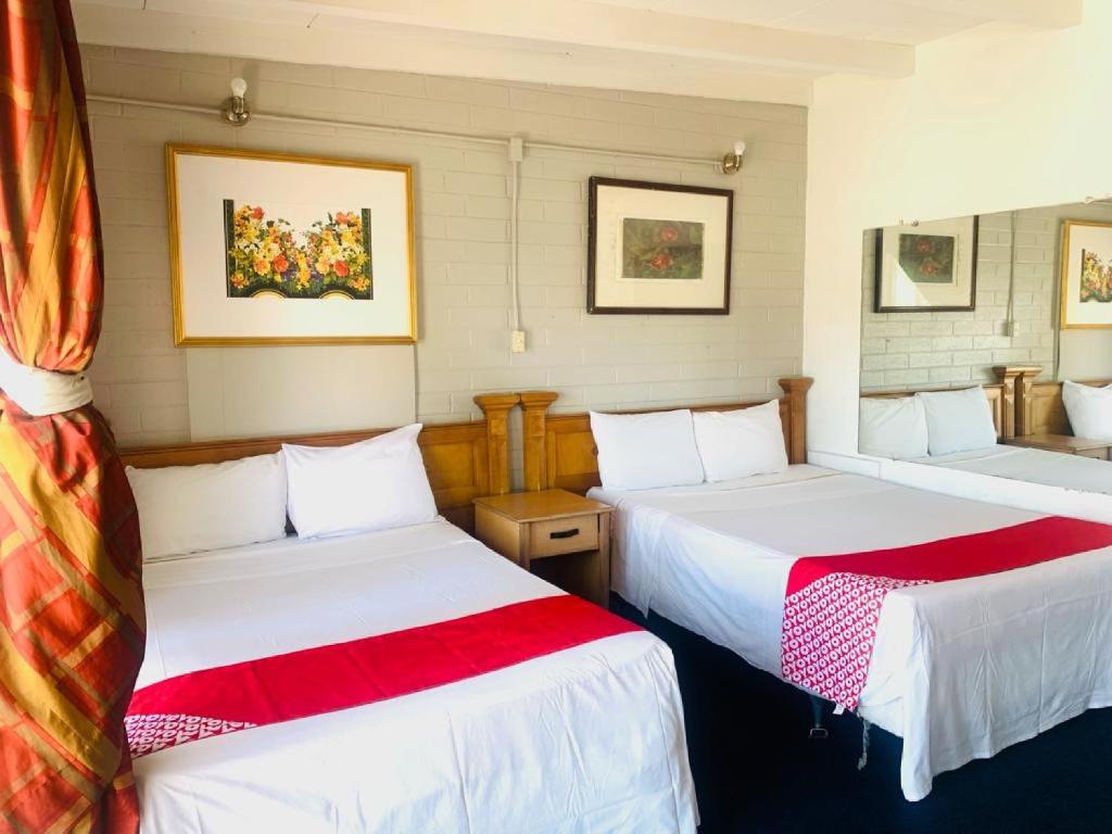 Una cama o camas en una habitación de OYO Oasis Motel Las Vegas I-15