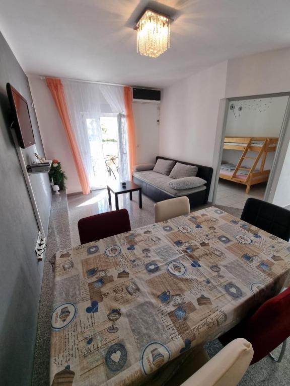 Zekic Family Apartments with Large Garden & Private Parking Quiet Area Lopar - Appartement 2 Chambres Avec Terrasse
