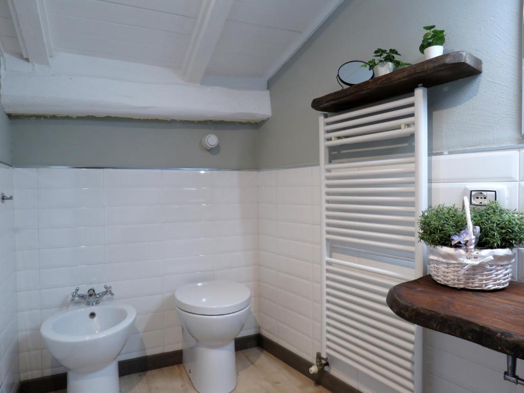 A bathroom at Murri Apartment