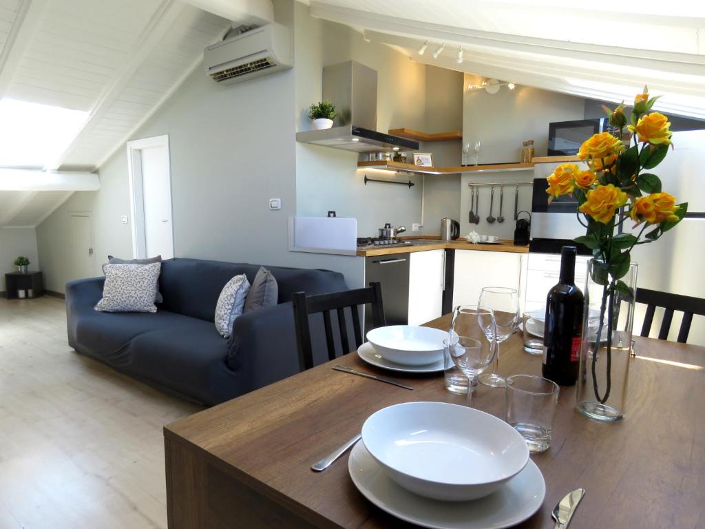 A kitchen or kitchenette at Murri Apartment
