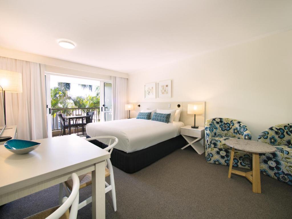 Postel nebo postele na pokoji v ubytování Oaks Sunshine Coast Oasis Resort