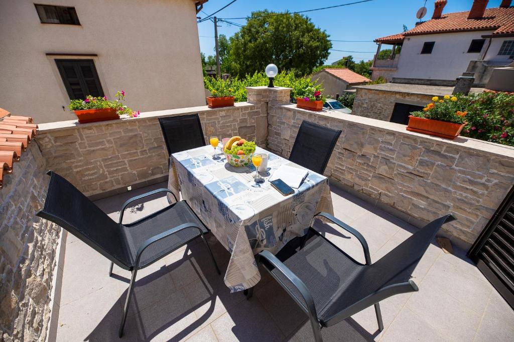 Balkón nebo terasa v ubytování Apartman Luka
