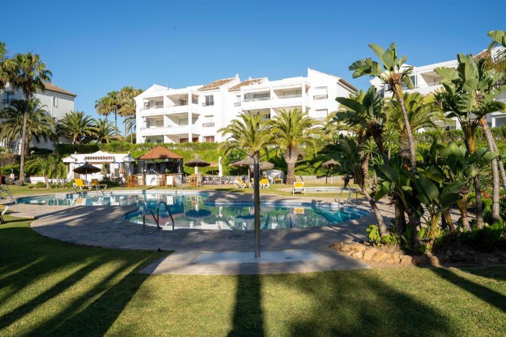 Bazén v ubytování Precioso estudio en zona residencial Rancho Miraflores nebo v jeho okolí