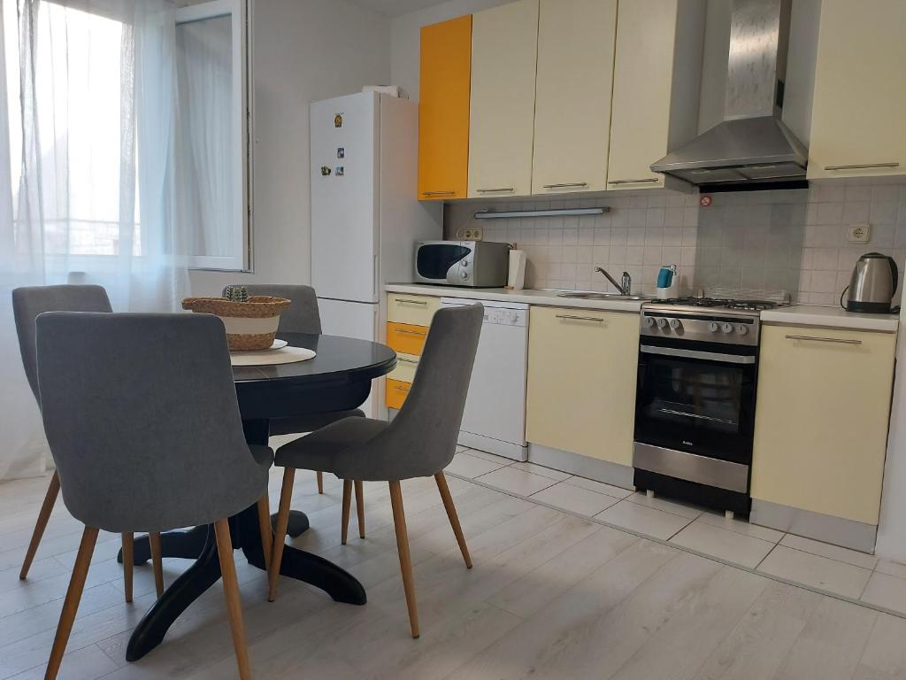 Kuchyň nebo kuchyňský kout v ubytování Apartment Nora Lastovo