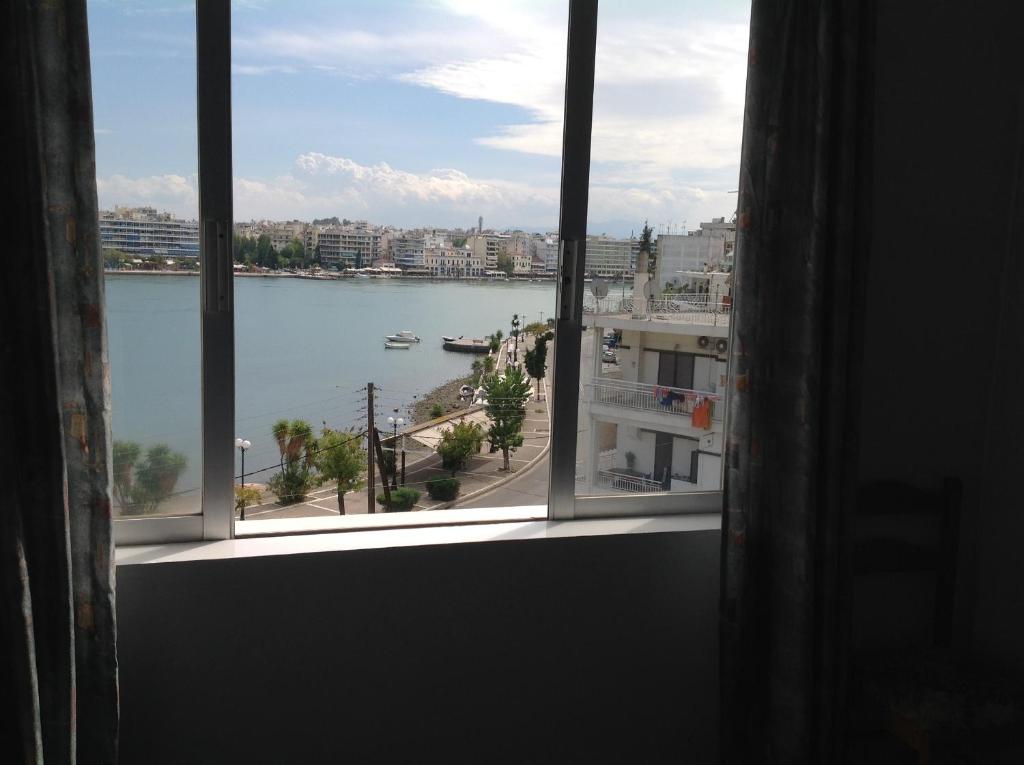 Výhled na řeku, která protéká v blízkosti hotelu