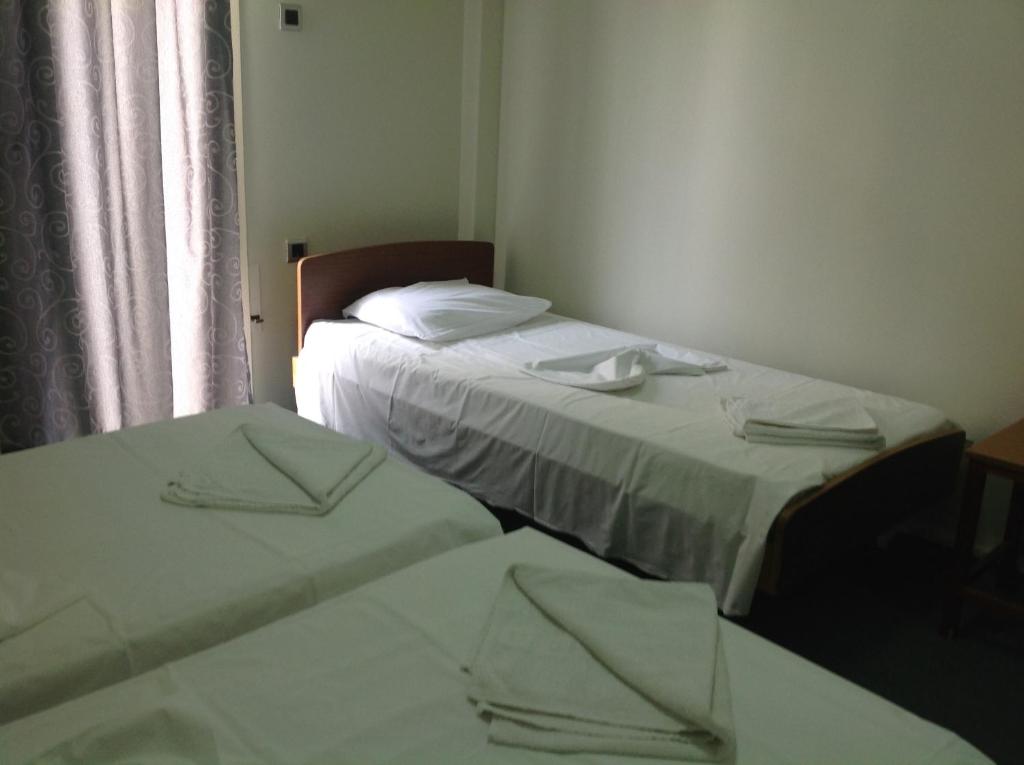 Postel nebo postele na pokoji v ubytování Morfeas Hotel