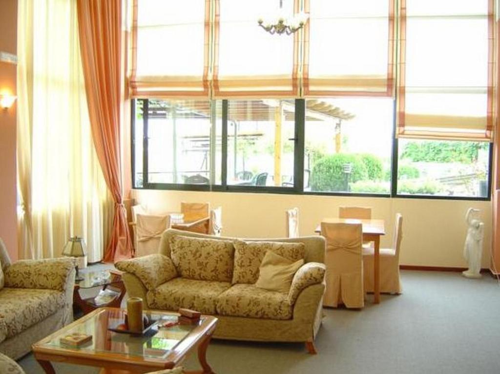 Posezení v ubytování Morfeas Hotel